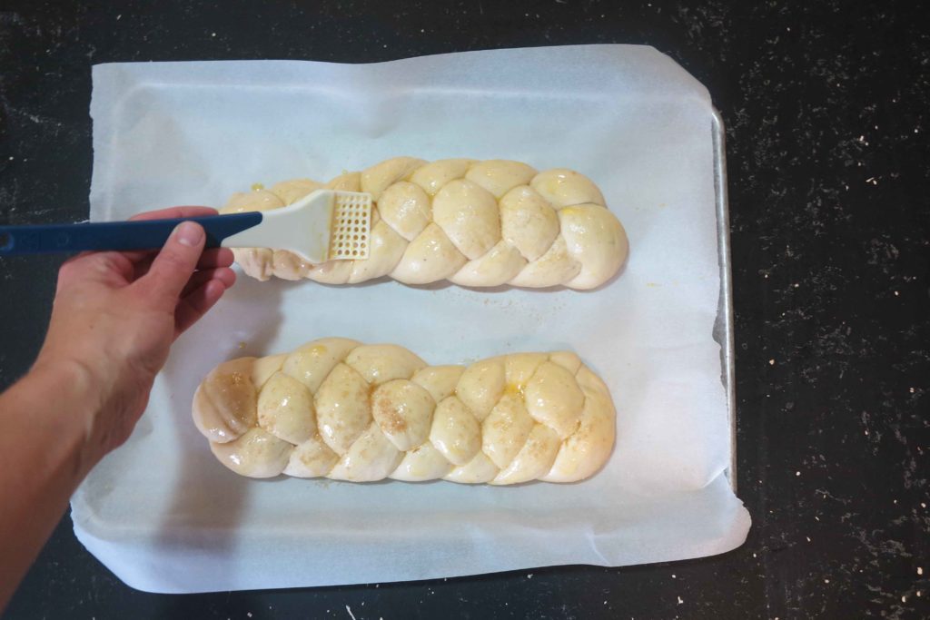 Egg wash on pulla