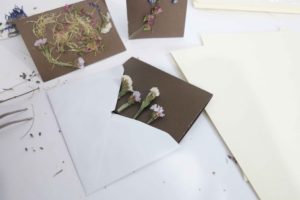 Easy DIY card with dried flowers