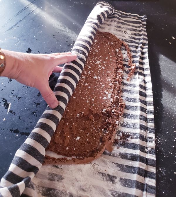Rolling up a cake roll in a towel. How to roll up a cake roll.
